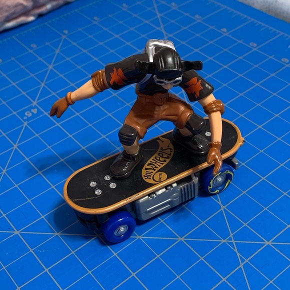 Hot Wheels Other - Vintage 1999 Hotwheels Extreme Skateboard Dude toy